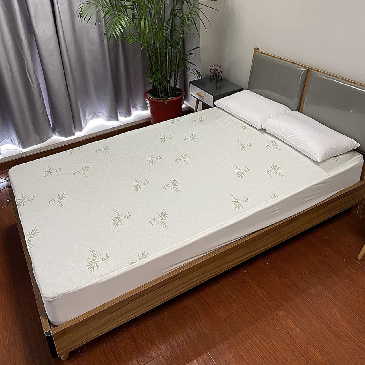 Gominimo Bamboo Jacquard Mattress Protector Queen