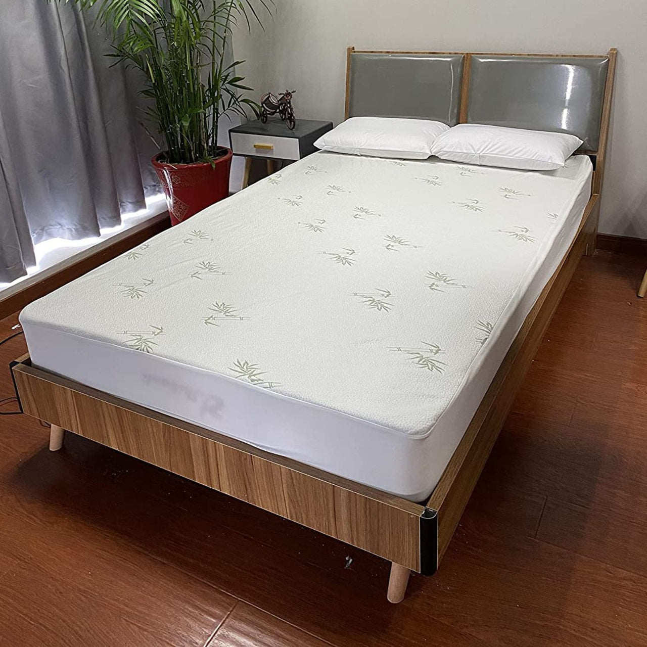 Gominimo Bamboo Jacquard Mattress Protector Queen