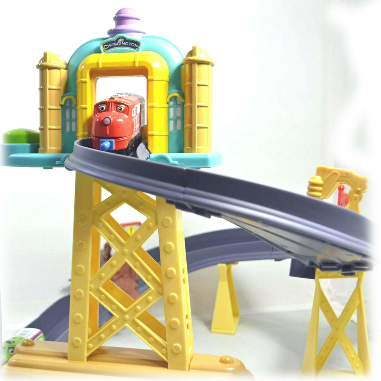 Chuggington Train Motorised Training Yard Loop Ready to Play Set with Diecast Wilson