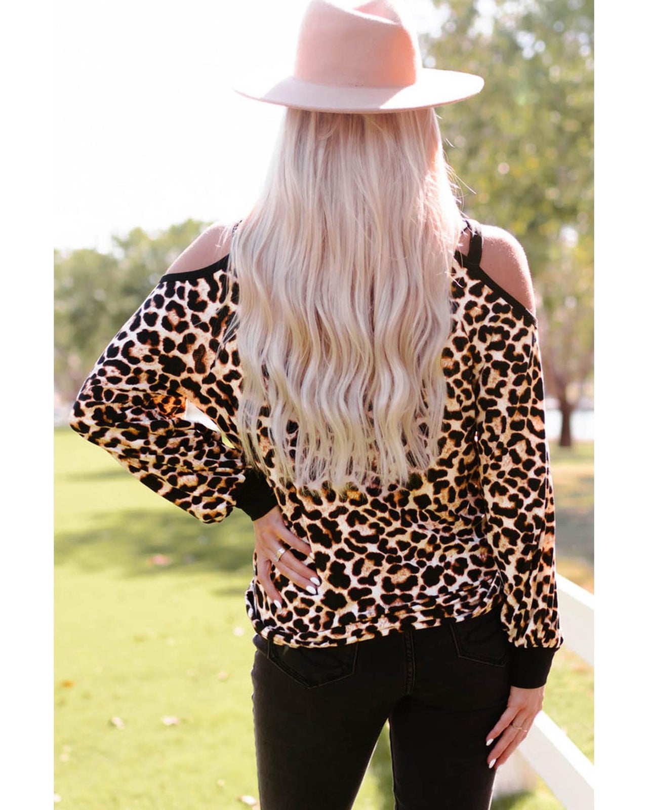 Azura Exchange Cold Shoulder Leopard Top - L