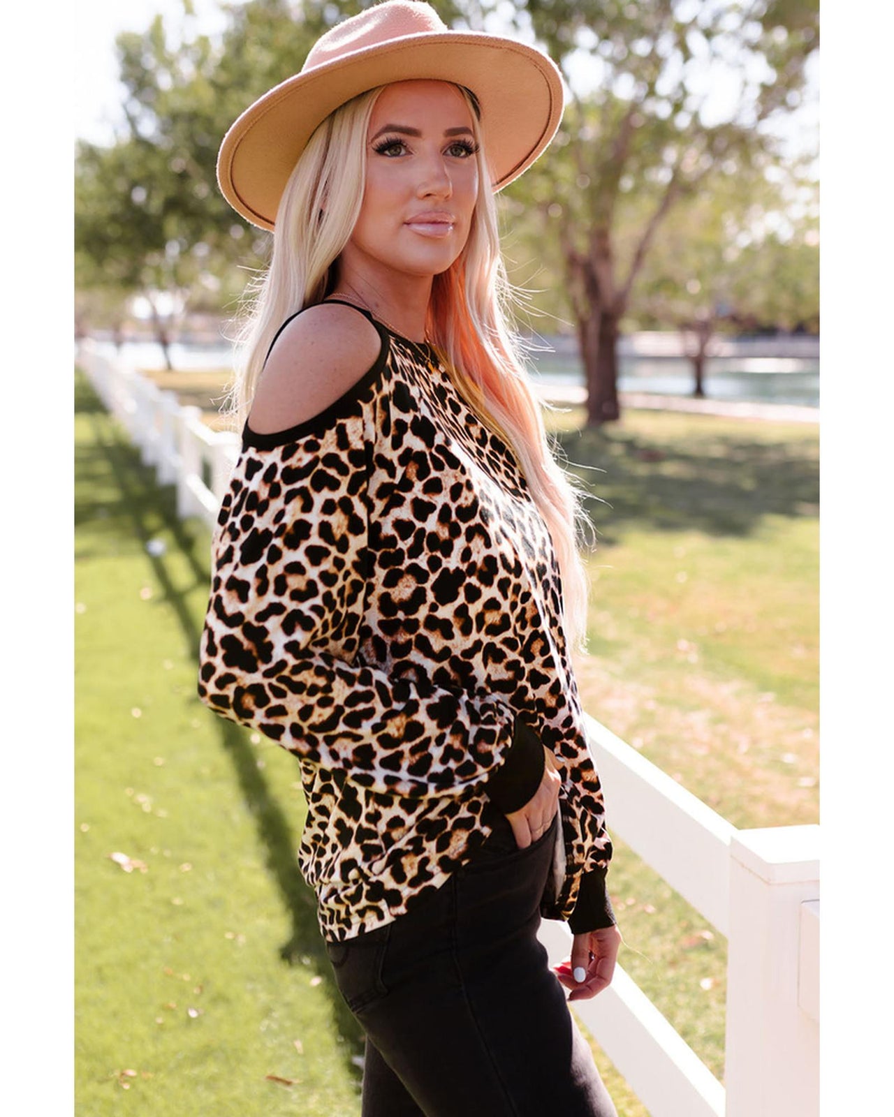 Azura Exchange Cold Shoulder Leopard Top - L