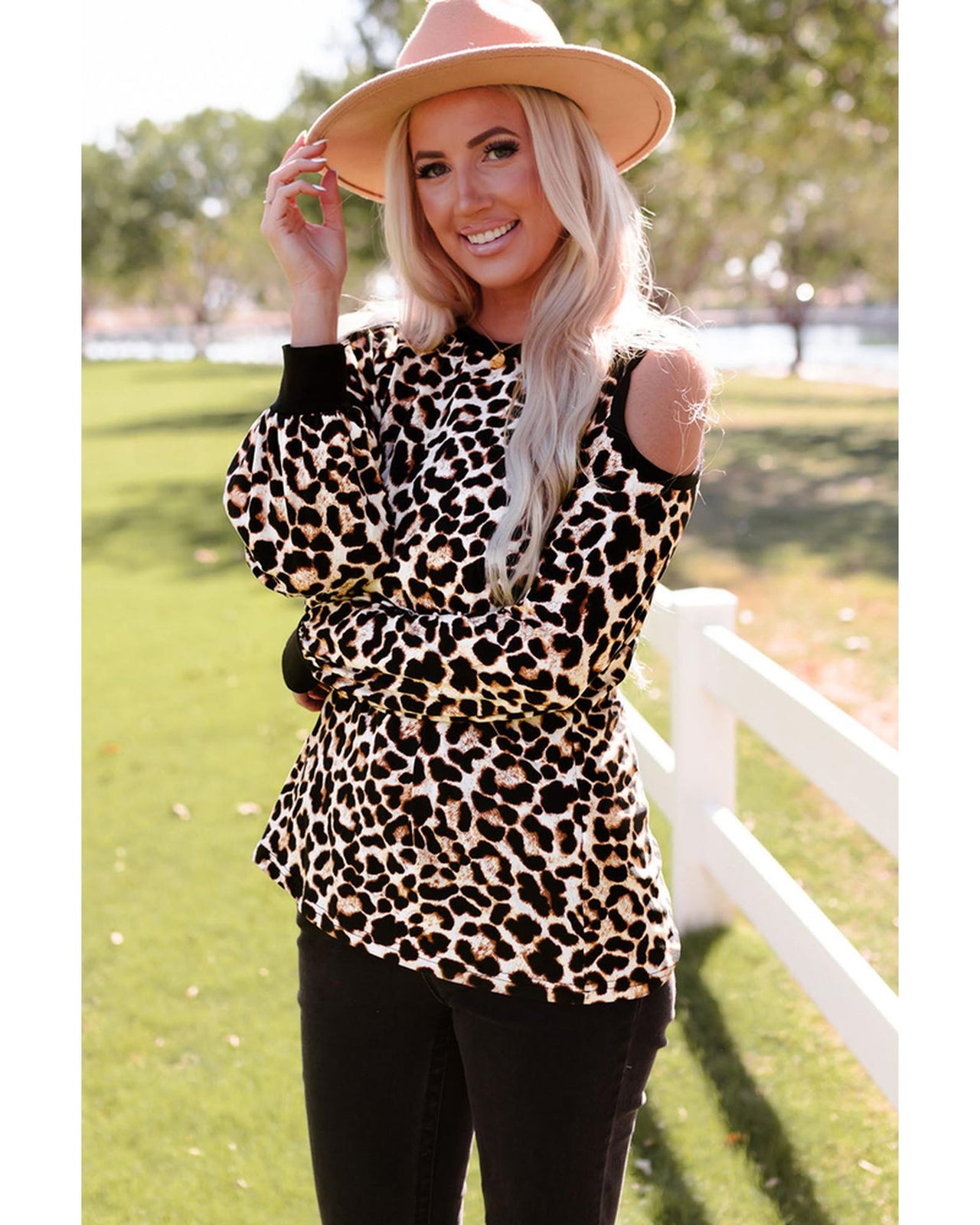 Azura Exchange Cold Shoulder Leopard Top - L