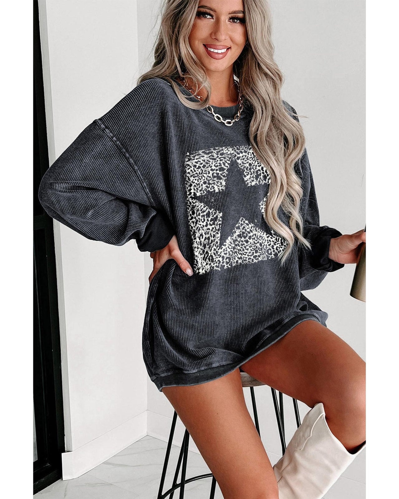 Azura Exchange Leopard Star Graphic Corded Sweatshirt - M